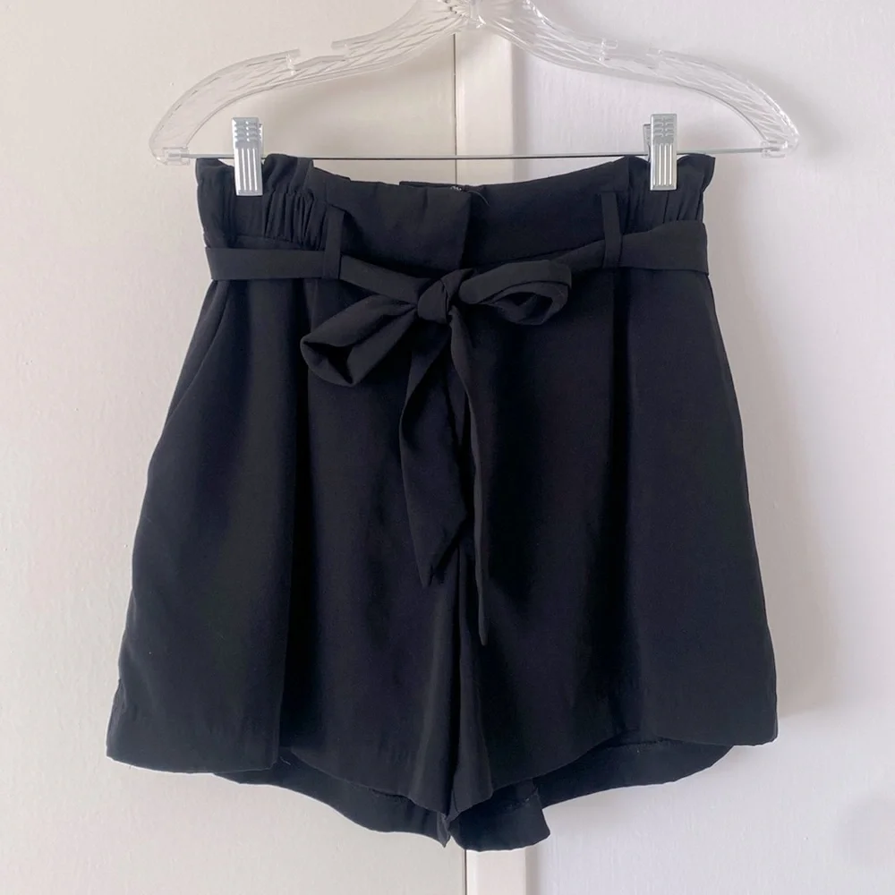 Like new! DRESSY PAPERBAG BLACK SHORTS BY H&M SIZE 4 - Picture 1 of 9